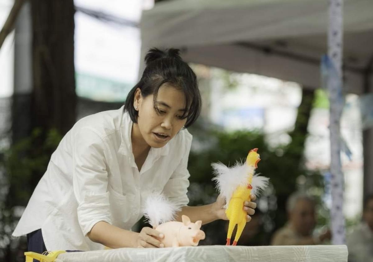 Migrant Bird by Puppets by Jae (Thailand)